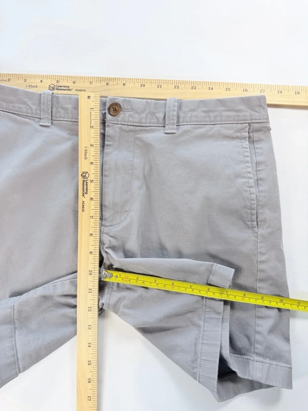 J. Crew Light Gray Flat Front Chino Cotton Shorts Mens Size 33‎